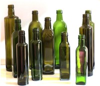 绿色茶色玻璃瓶油瓶